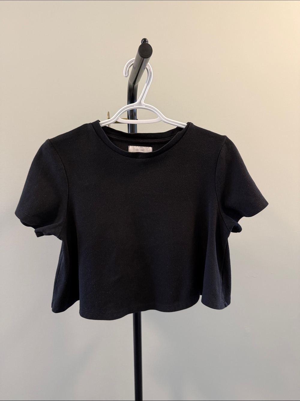 OAK + FORT Black Cropped Swing Top with Short Sleeves